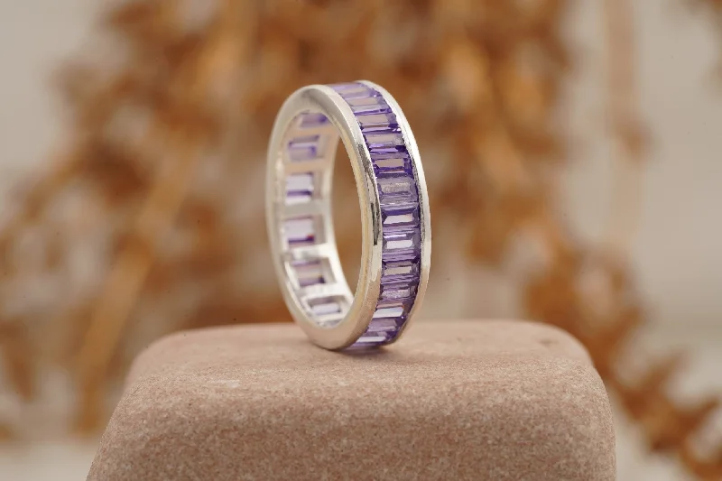 Black Onyx - Inlaid Wedding Bands with a Mysterious AuraBaguette Cut Amethyst Channel Setting Wedding Band